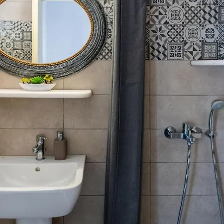 Apartment Limani *
